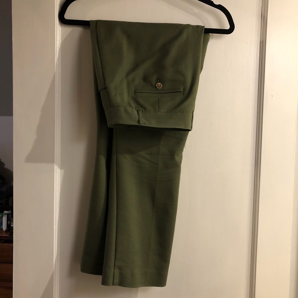 EUC Jones New York size 6 olive green slacks